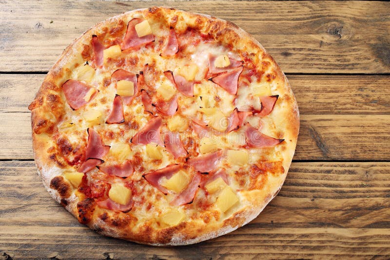 hawaiansk pizza arkivbild hawaiansk pizza arkivbild