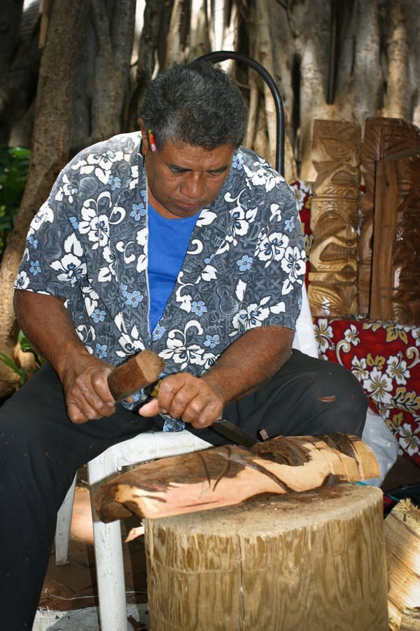 Hawaii - Tiki statue carver