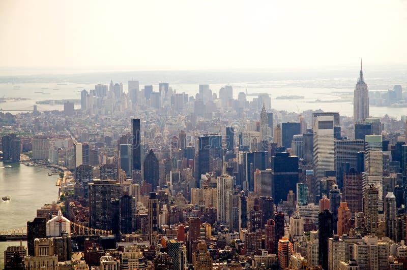 Vista aerea da un impero condizione l'edificio nuovo la città.