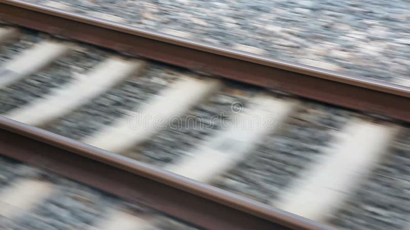 HD - Dichte mening die van spoorwegspoor zich bij hoge snelheid bewegen