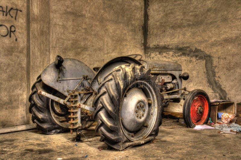 Hdr old tractor