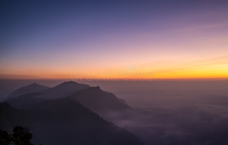 hdr μεγαλοπρεπές ηλιοβασίλεμα βουνών τοπίων εικόνας στοκ φωτογραφία με δικαίωμα ελεύθερης χρήσης hdr μεγαλοπρεπές ηλιοβασίλεμα βουνών τοπίων εικόνας στοκ φωτογραφία με δικαίωμα ελεύθερης χρήσης