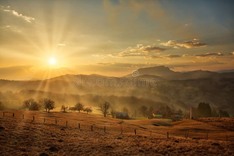 hdr μεγαλοπρεπές ηλιοβασίλεμα βουνών τοπίων εικόνας στοκ φωτογραφία με δικαίωμα ελεύθερης χρήσης hdr μεγαλοπρεπές ηλιοβασίλεμα βουνών τοπίων εικόνας στοκ φωτογραφία με δικαίωμα ελεύθερης χρήσης