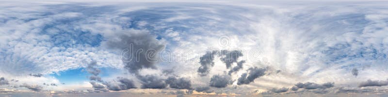 hdri 360 panorama do azul céu com cumulus nuvens com zênite dentro