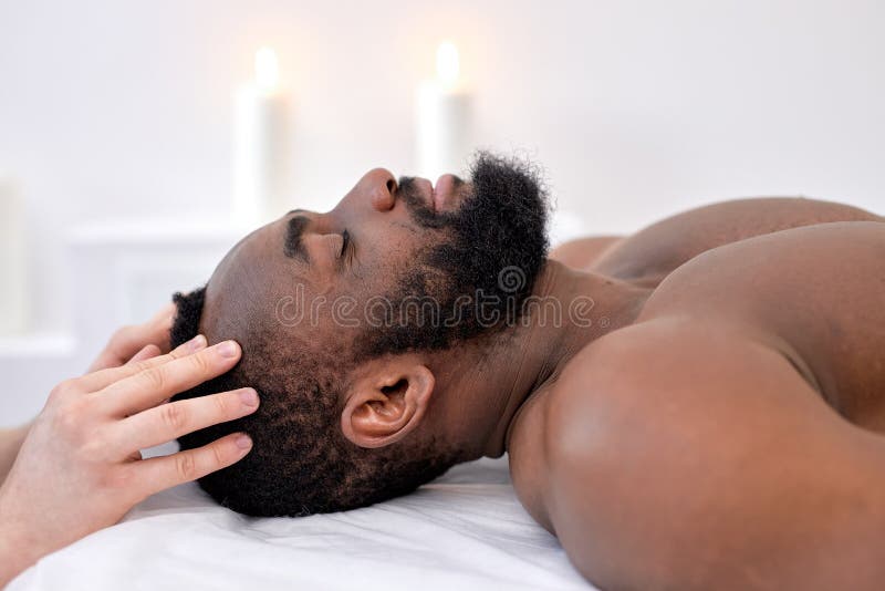 https://thumbs.dreamstime.com/b/head-massage-spa-wellness-salon-recovery-treatment-wellness-confident-black-guy-client-lying-couch-bed-relaxing-eyes-266236626.jpg