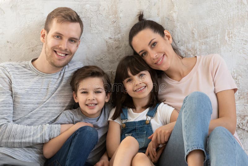 Head-Shot-Portrait in der Nähe von Happy-Binding-Familie stockfotografie