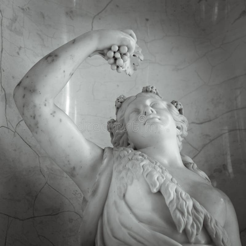 Head and shoulders detail of the ancient sculpture