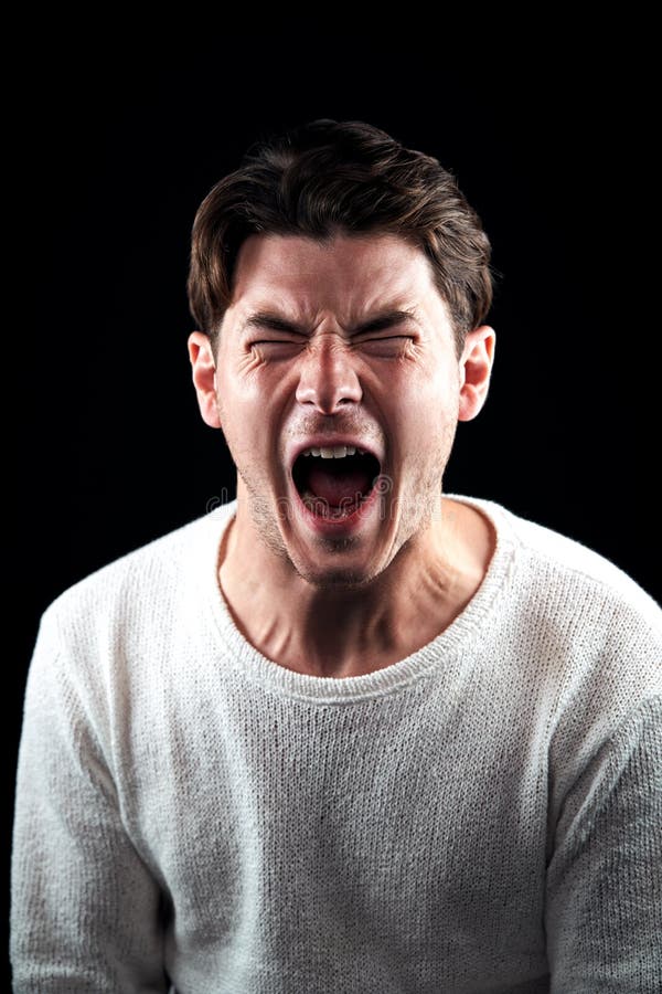 Мужчина кричит. Разъяренный мужчина. Фото Разъярённого мужика. Озлобленный мужчина.