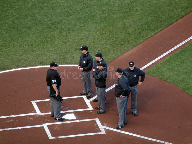 Head Umpire talk to five other umpires royalty free stock images