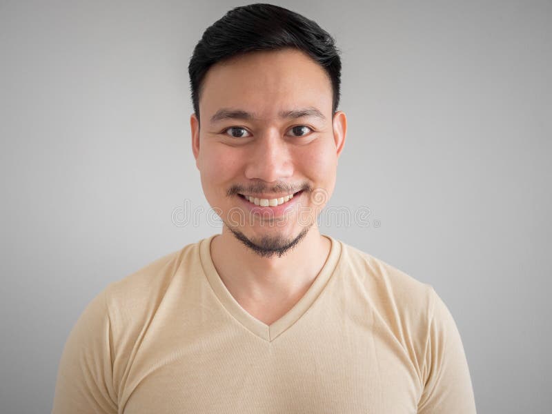 Headshot do homem asiático feliz imagens de stock Headshot do homem asiático feliz imagens de stock