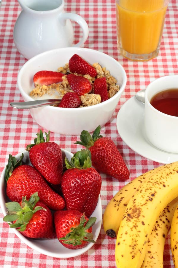 Healthy breakfast with cereal and fresh fruit