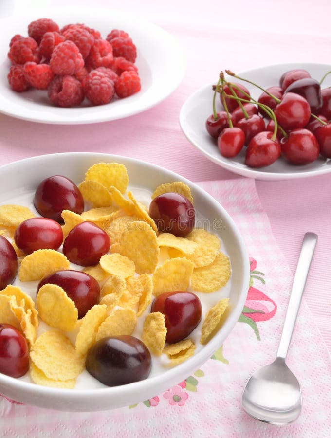 Corn Flakes Yoghurt & Berry Bowl