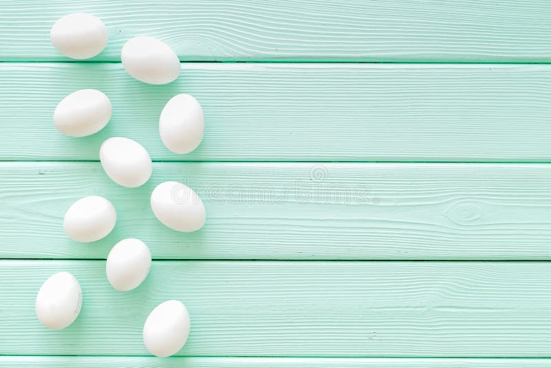 Trứng (eggs): Những quả trứng tươi ngon không chỉ là thực phẩm tốt cho sức khỏe mà còn là nụ cười của bữa ăn gia đình. Hãy cùng ngắm nhìn hình ảnh trứng tươi sáng, được bày trí một cách mỹ thuật để tạo nên một không gian đầy sức sống và sinh động.