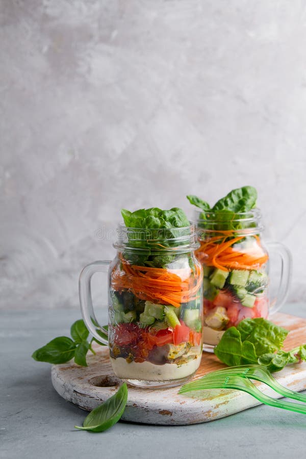 Healthy homemade mason jar salad with chicken and vegetables