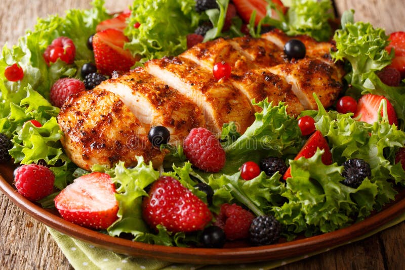 Healthy paleo food: fried chicken breast with fresh berries, lea stock photos Healthy paleo food: fried chicken breast with fresh berries, lea stock photos