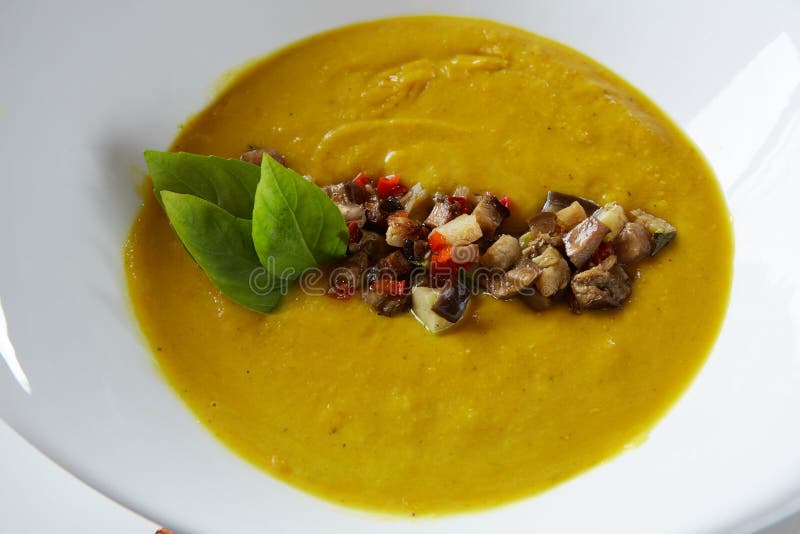 Healthy vegetable cream soup with herbs. Top view. Healthy vegetable cream soup with herbs. Top view royalty free stock photos Healthy vegetable cream soup with herbs. Top view. Healthy vegetable cream soup with herbs. Top view royalty free stock photos
