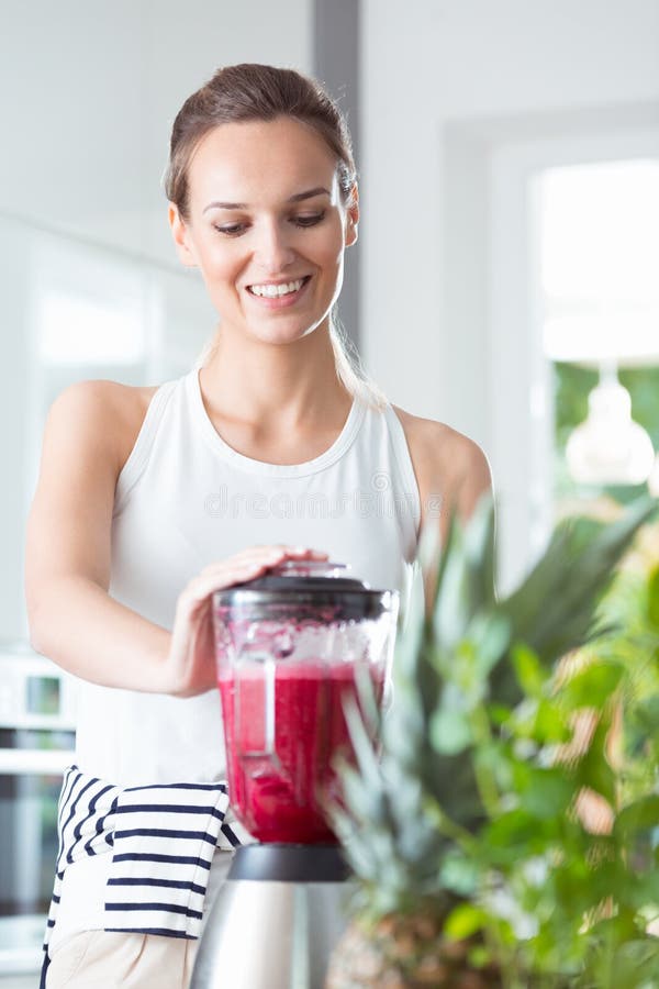 https://thumbs.dreamstime.com/b/healthy-woman-standing-kitchen-mixing-beet-smoothie-blender-fresh-breakfast-woman-mixing-beet-smoothie-99223757.jpg