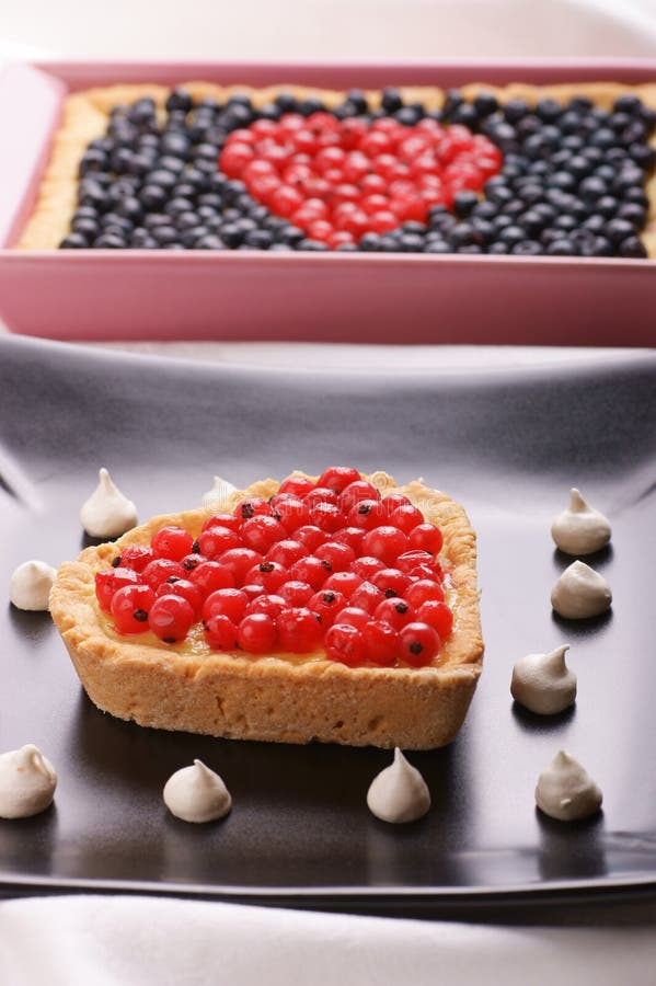 Heart-shaped tart with redcurrants