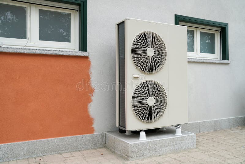 Industrial: heat pump air - water for heating a residential home