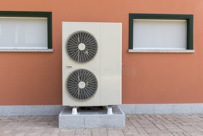 Industrial: heat pump air - water for heating a residential home