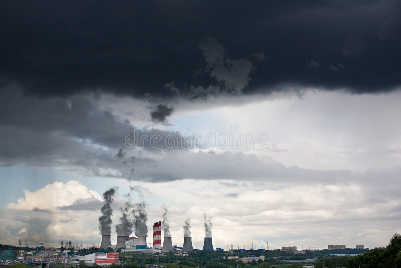 Heavy clouds over city royalty free stock photos