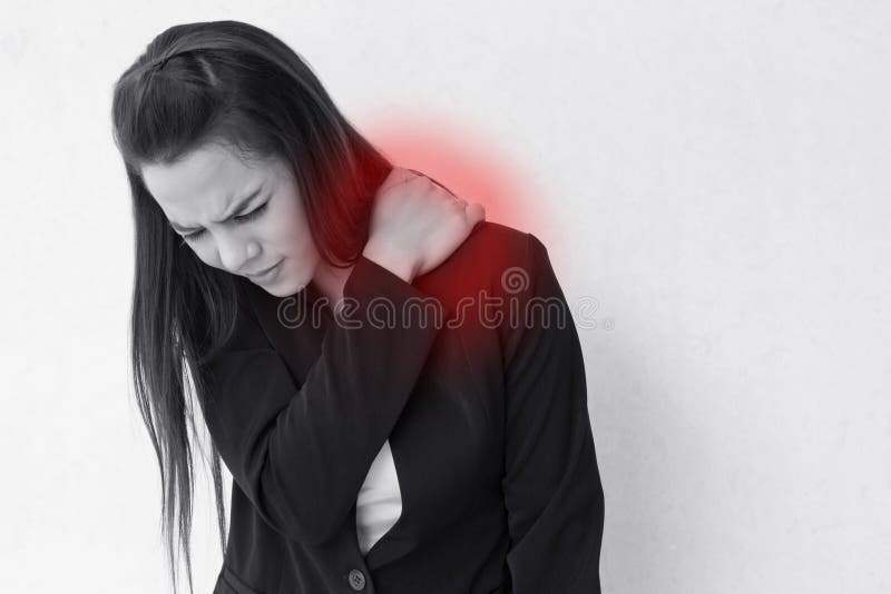 Pesado hombro dolor o de mujer de negocios, de peligro oficina síndrome sobre el grave fase aviso peligro acento.