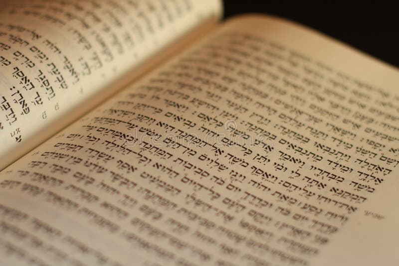 Bijbel In Het Hebreeuws Hebreeuwse Bijbel stock afbeelding. Image of pentateuch - 17594327
