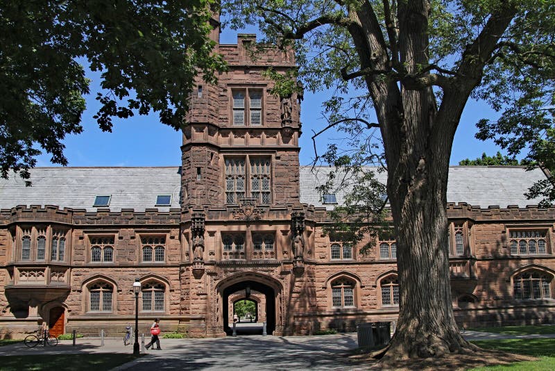 Heeft de ruime campus van de Princetonuniversiteit elegante stenen-beklede gebouwen zoals Pyne-Zaal, stock foto's Heeft de ruime campus van de Princetonuniversiteit elegante stenen-beklede gebouwen zoals Pyne-Zaal, stock foto's