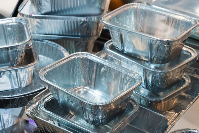 Heel wat containers van het voedselaluminium stock fotografie Heel wat containers van het voedselaluminium stock fotografie
