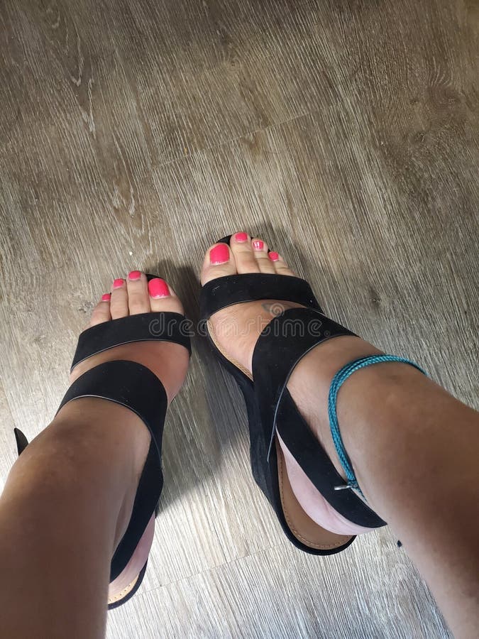 Pink toes pretty 