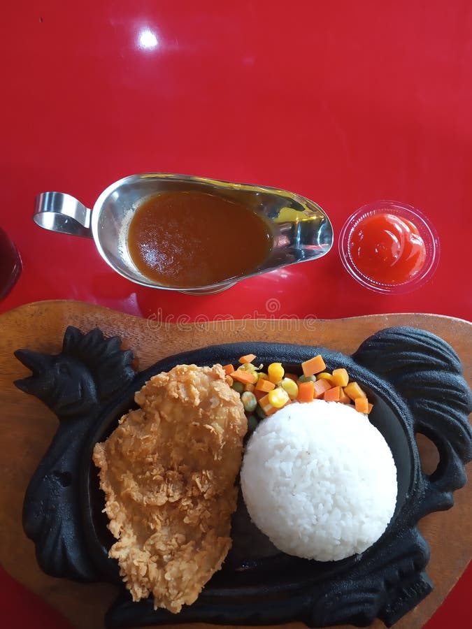 Heerlijk gefrituurde kip katsu in indonesi
