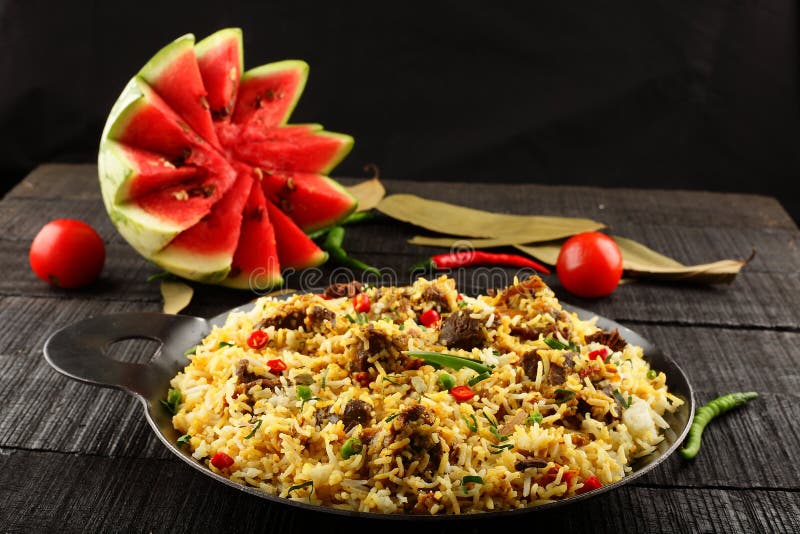 Heerlijke eigengemaakte schaap of lams dum biriyani royalty-vrije stock afbeeldingen Heerlijke eigengemaakte schaap of lams dum biriyani royalty-vrije stock afbeeldingen