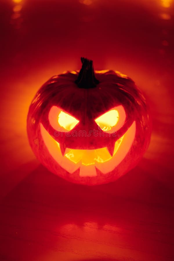 Hefboom-o-lantaarn pompoen oranje licht, Halloween-achtergrond royalty-vrije stock foto Hefboom-o-lantaarn pompoen oranje licht, Halloween-achtergrond royalty-vrije stock foto