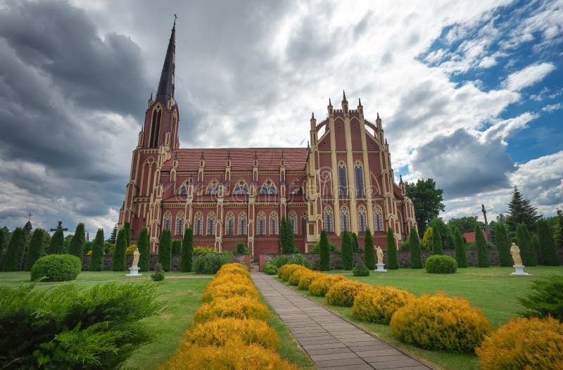 Heilige Drievuldigheids katholieke kerk, Gervyaty-dorp, Wit-Rusland stock fotografie Heilige Drievuldigheids katholieke kerk, Gervyaty-dorp, Wit-Rusland stock fotografie