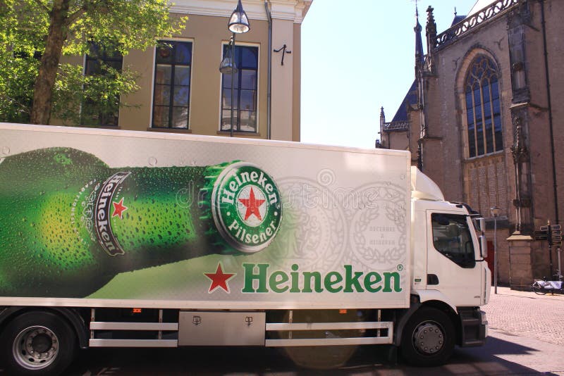Heineken-BierLieferwagen lizenzfreies stockbild Heineken-BierLieferwagen lizenzfreies stockbild