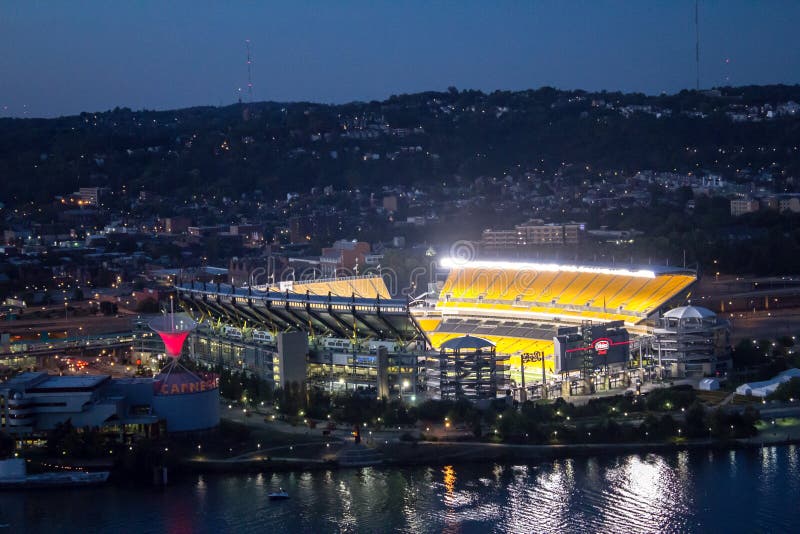Heinz Field Stadium On l'Ohio photographie stock libre de droits Heinz Field Stadium On l'Ohio photographie stock libre de droits