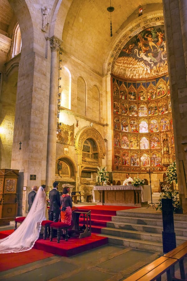 Heirat-Braut-altes Apsis-Haus-alte Salamanca-Kathedrale Spanien lizenzfreies stockbild Heirat-Braut-altes Apsis-Haus-alte Salamanca-Kathedrale Spanien lizenzfreies stockbild