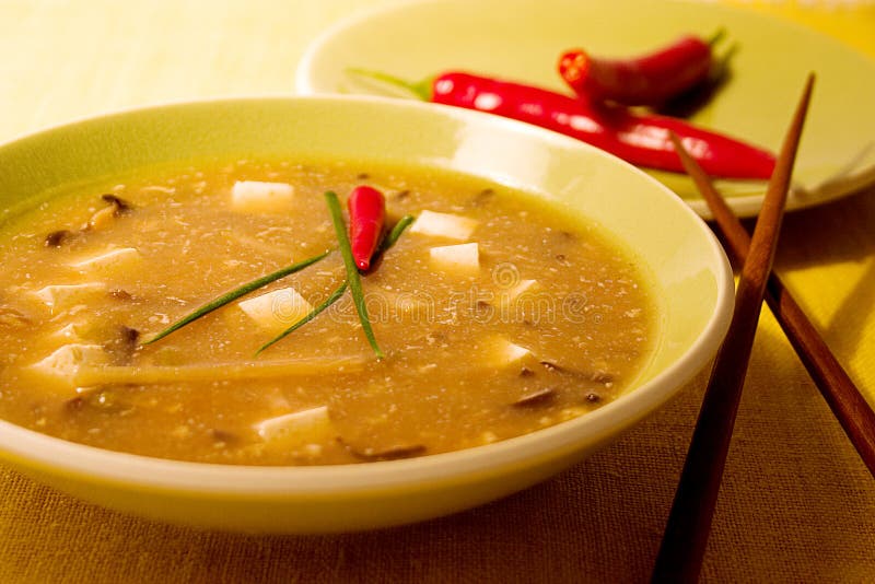 Heiße und saure Suppe stockfotos