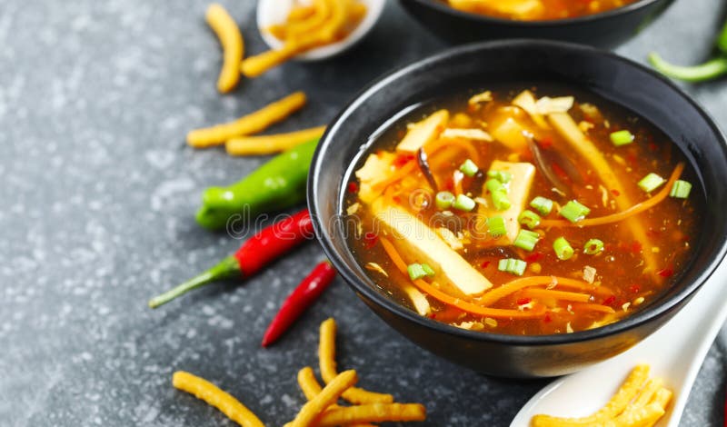 Heiße und saure Suppe stockfotografie