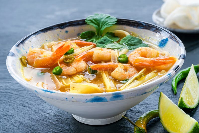 Heiße und saure Suppe Toms yum - mit Garnelen stockfotografie Heiße und saure Suppe Toms yum - mit Garnelen stockfotografie
