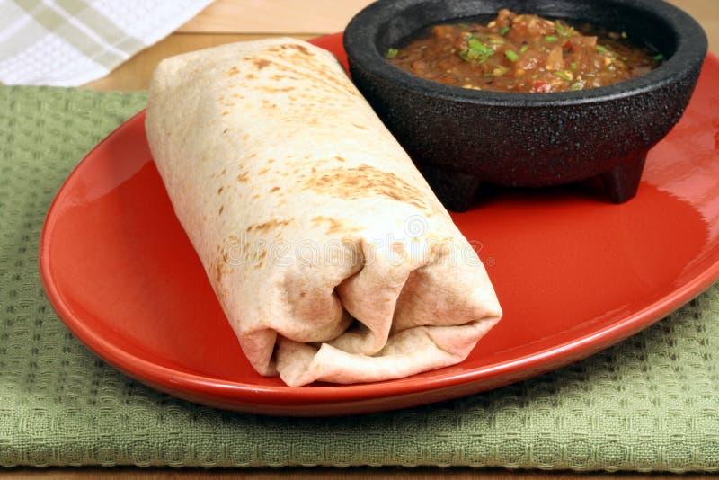 Heißer mexikanischer Burrito lizenzfreies stockfoto Heißer mexikanischer Burrito lizenzfreies stockfoto