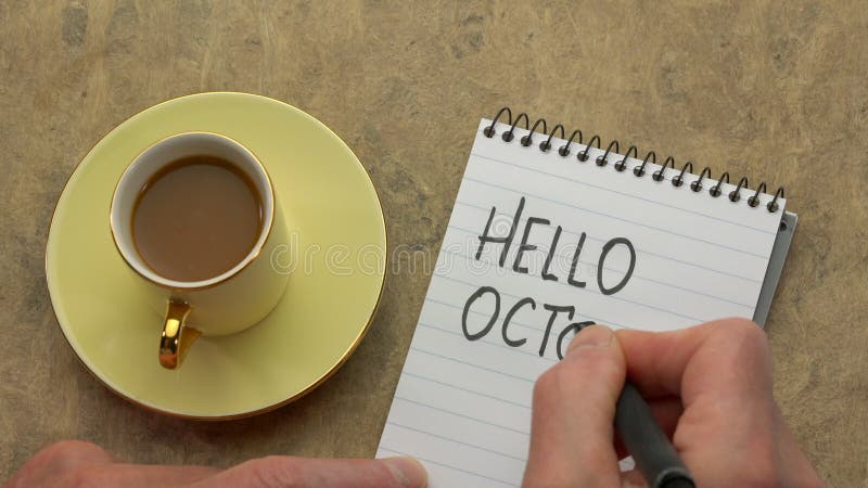 Hej oktober - en man som skriver en anteckning