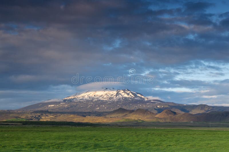 Hekla-Vulkan stockbild. Bild von nave, gras, vulkan, bunt - 32698645