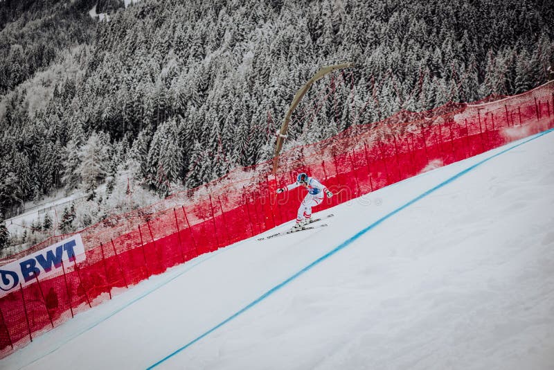 Hel Hahnenkamm Ski Race em declive do ¼ de Kitzbà foto de stock Hel Hahnenkamm Ski Race em declive do ¼ de Kitzbà foto de stock
