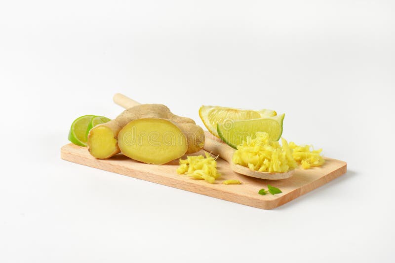 Hel och grated ingefära royaltyfria foton