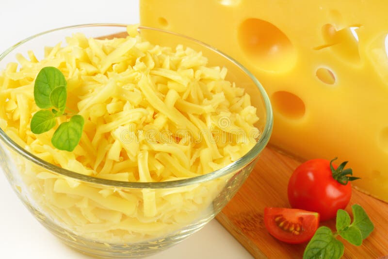 Hel och grated ost arkivfoton