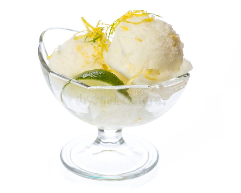 Helado del helado del limón en el fondo blanco foto de archivo Helado del helado del limón en el fondo blanco foto de archivo
