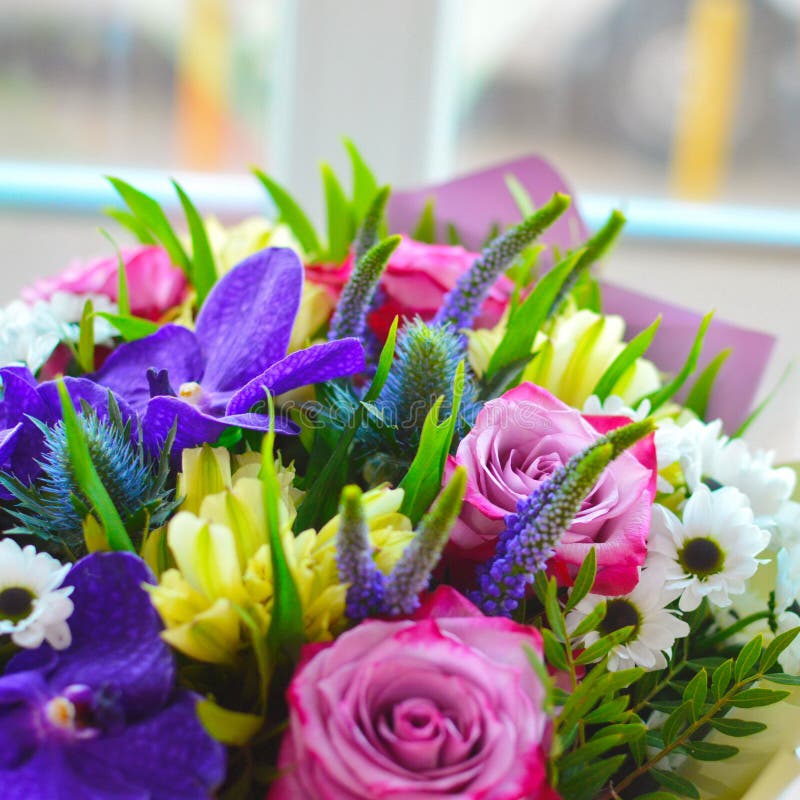 Helder boeket met de exotische ruikende bloemen stock fotografie Helder boeket met de exotische ruikende bloemen stock fotografie