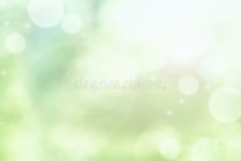 Helder abstract van wazig groen zomerbokeh stock foto's