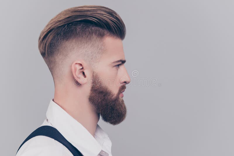 Helft-onder ogen gezien portret van ernstige geconcentreerde zekere brutale chi royalty-vrije stock foto's Helft-onder ogen gezien portret van ernstige geconcentreerde zekere brutale chi royalty-vrije stock foto's